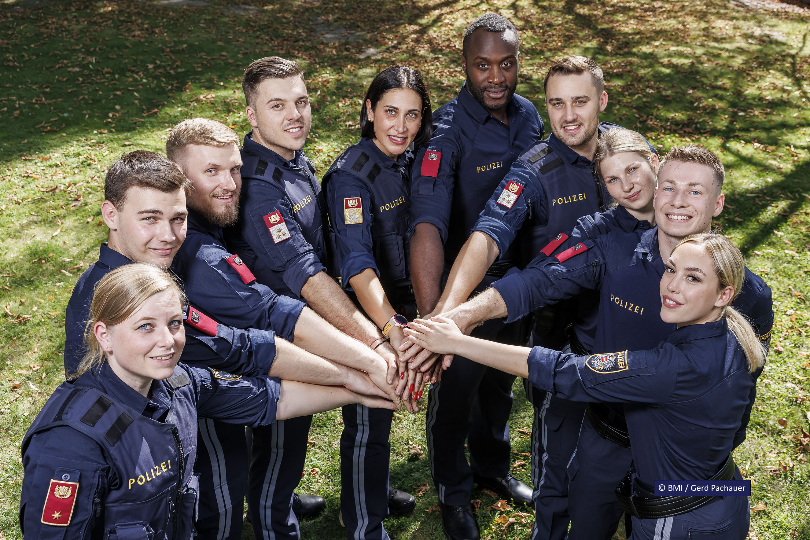 Gruppenfoto von Polizist:innen, Foto: BMI/Gerd Pachauer
