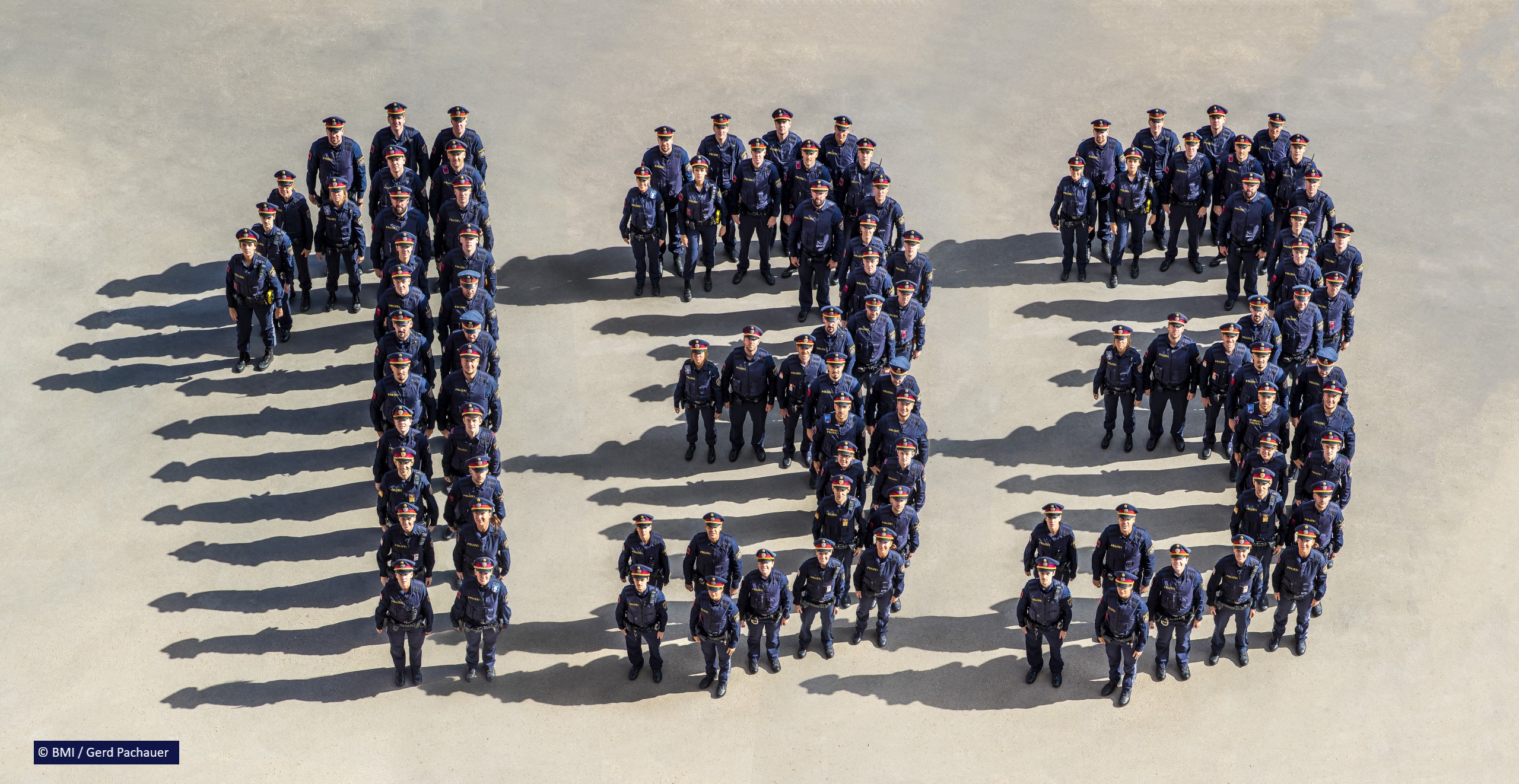 Foto 'Polizeiauto Allee' © BMI / Gerd Pachauer